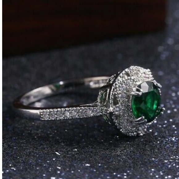 New 925 Sterling Silver emerald ring - Picture 5 of 6